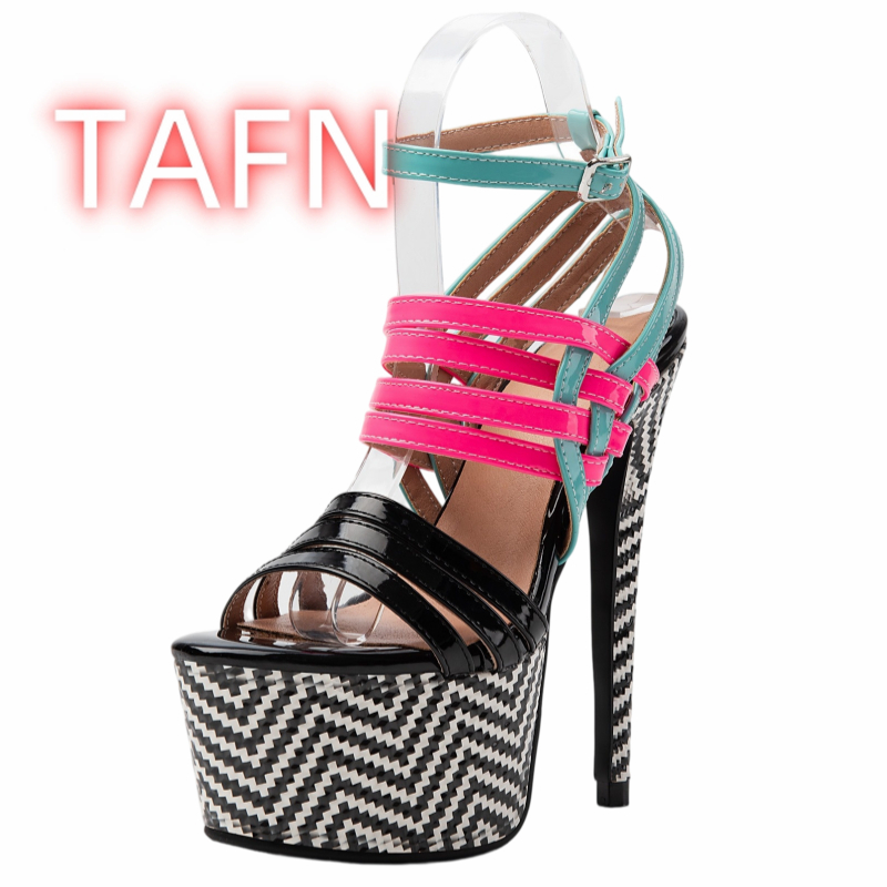 Wielokolorowe sandały na obcas – Sandal Strappy Heeled recenzja i cena